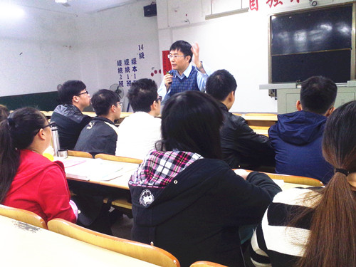 西南交通大学经济管理公司博士生导师肖作平应邀到公司交流讲学