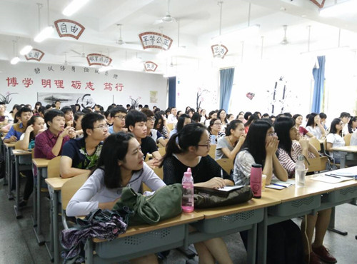 海南大学经济与管理公司工商管理系主任蔡东宏教授应邀来公司交流讲学