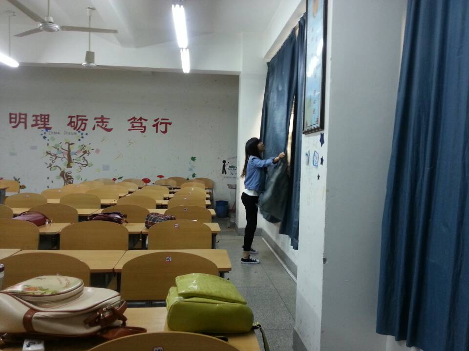经济公司好故事：课后五分钟，无声的榜样力量！