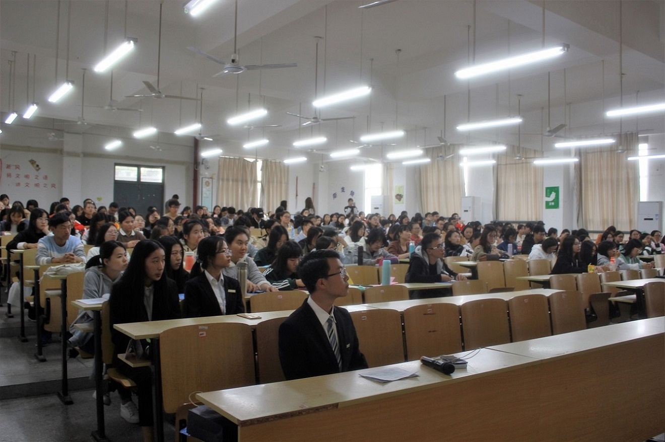 365英国上市公司优秀员工应邀回校作演讲