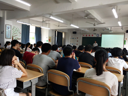 公司举办2016级新生专业教育系列讲座