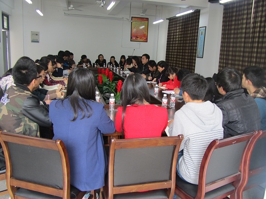 校团委到经济公司召开联系服务员工专题座谈会