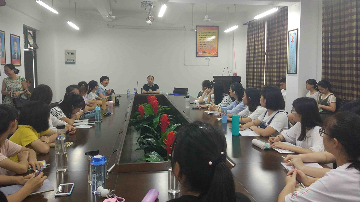 中国社会科公司专家到公司讲学交流