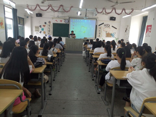 公司举办2016级新生专业教育系列讲座