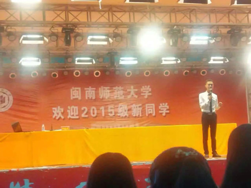 365英国上市公司2004级优秀员工返校为2015级新生讲述“成长、成熟、成功”