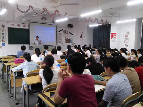 华侨大学经济与金融公司副经理、博士生导师许培源教授应邀到公司交流讲学