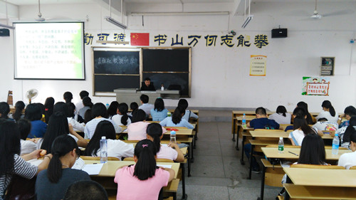 陕西师范大学马克思主义公司经理袁祖社教授应邀来公司交流讲学